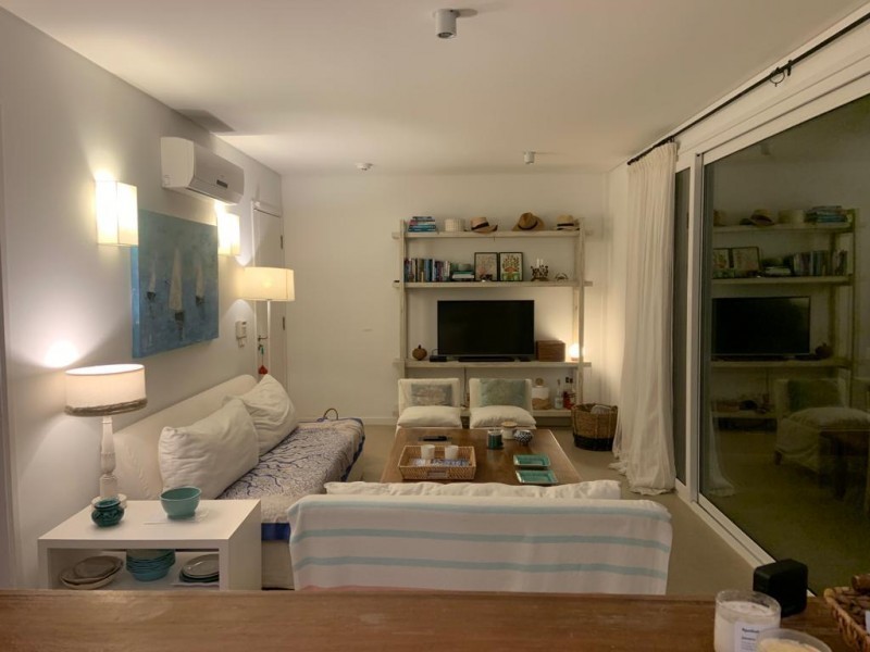 Departamento en alquiler en Manantiales a pasitos del agua y del centro.